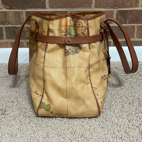 GEO Classic Large Shoulder Bag - Picture 4 of 15